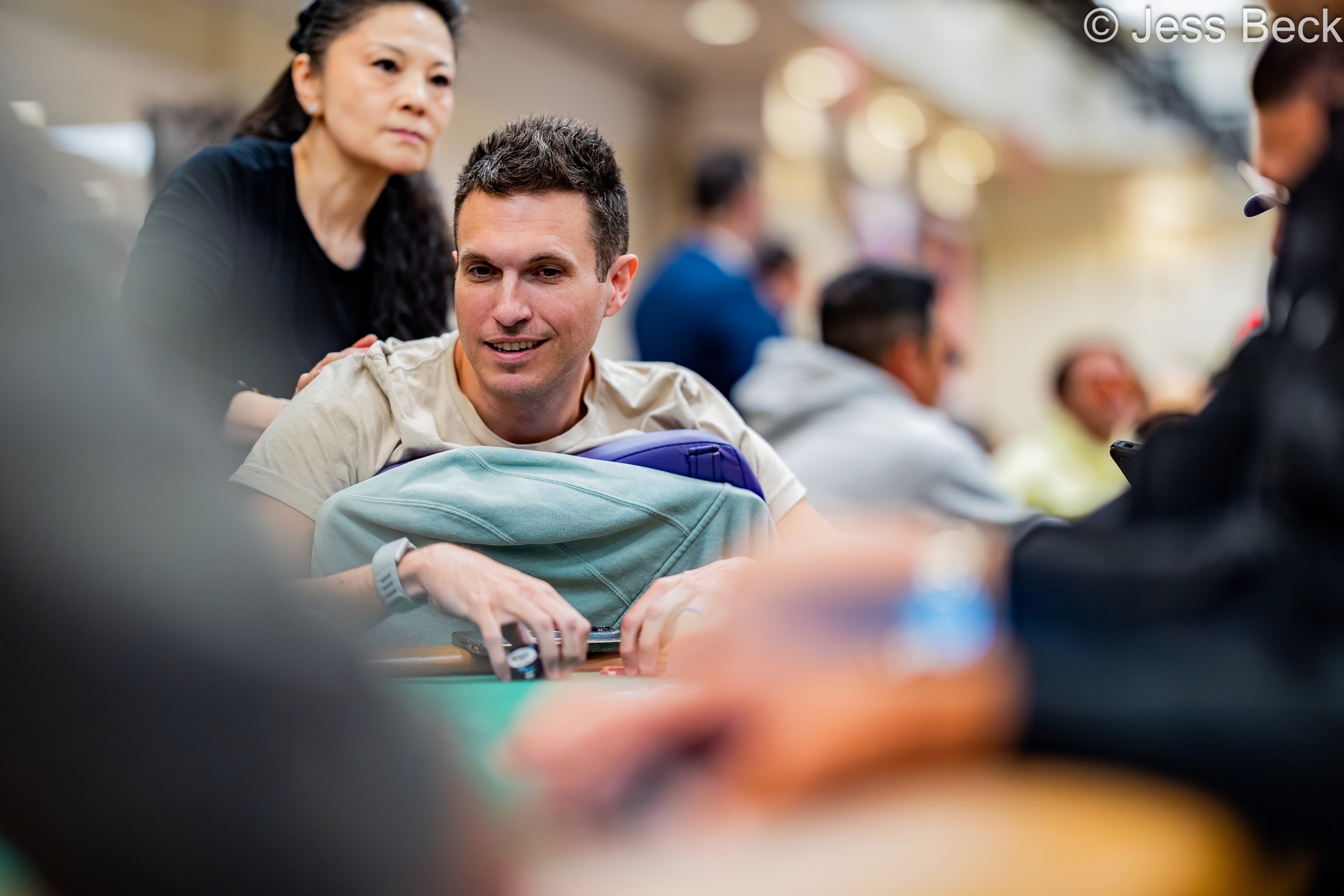 J9九游会真人 - 德州扑克传奇道格·波尔克的疯狂WSOP主赛事首日：一小时内经历生死轮回 - J9九游会真人