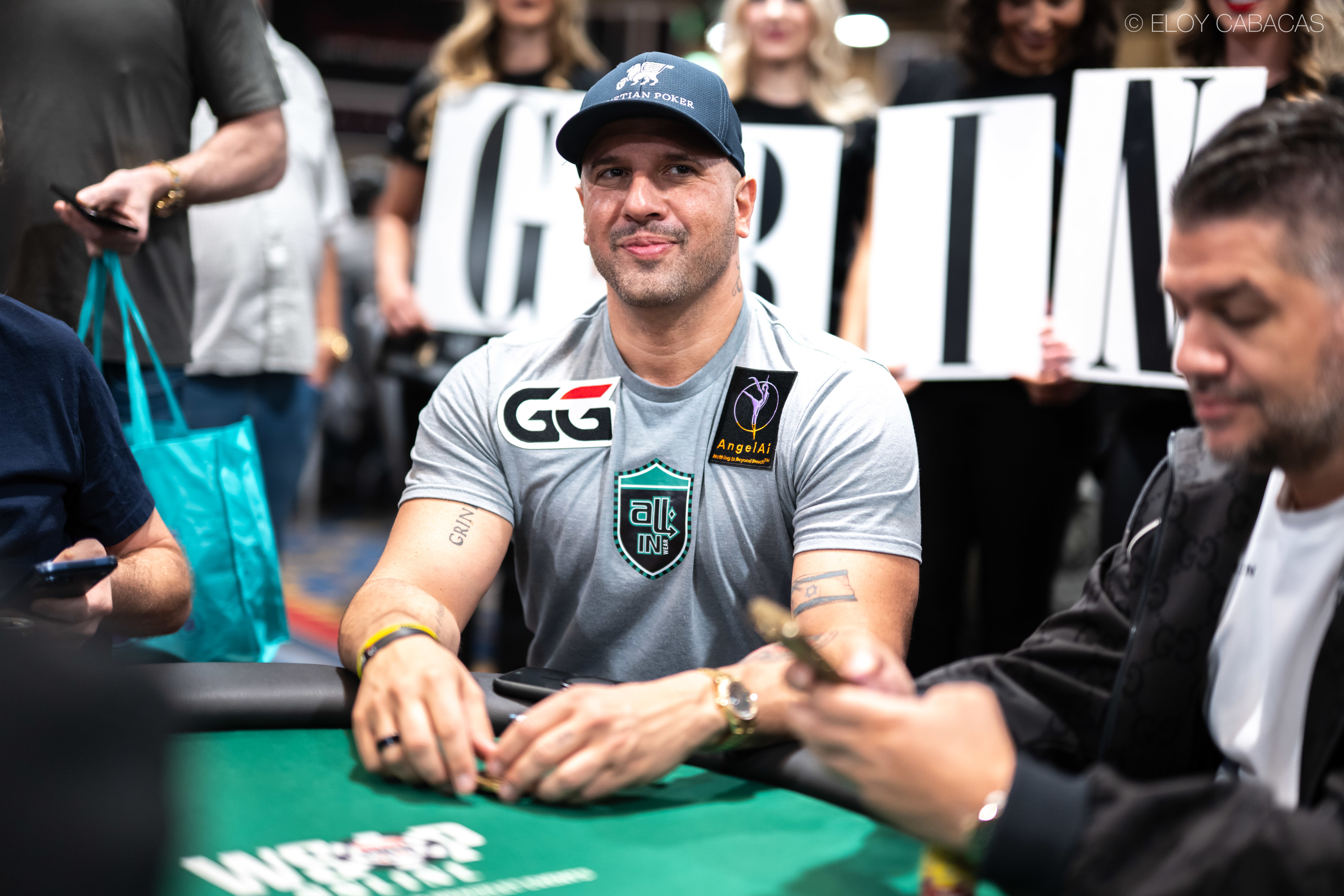 J9九游会真人平台 - 卫冕冠军Mizrachi在WSOP主赛事中强势翻盘：面对四条仍坚挺 - J9九游会真人